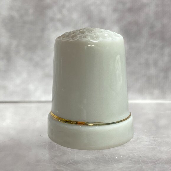 Atlanta Souvenir Thimble White Porcelain Gold Trim Peach Design, A Peachy Place - Picture 5 of 9